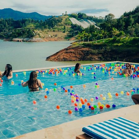 Viajero Guatape Hostel & Lake Club Экстерьер фото