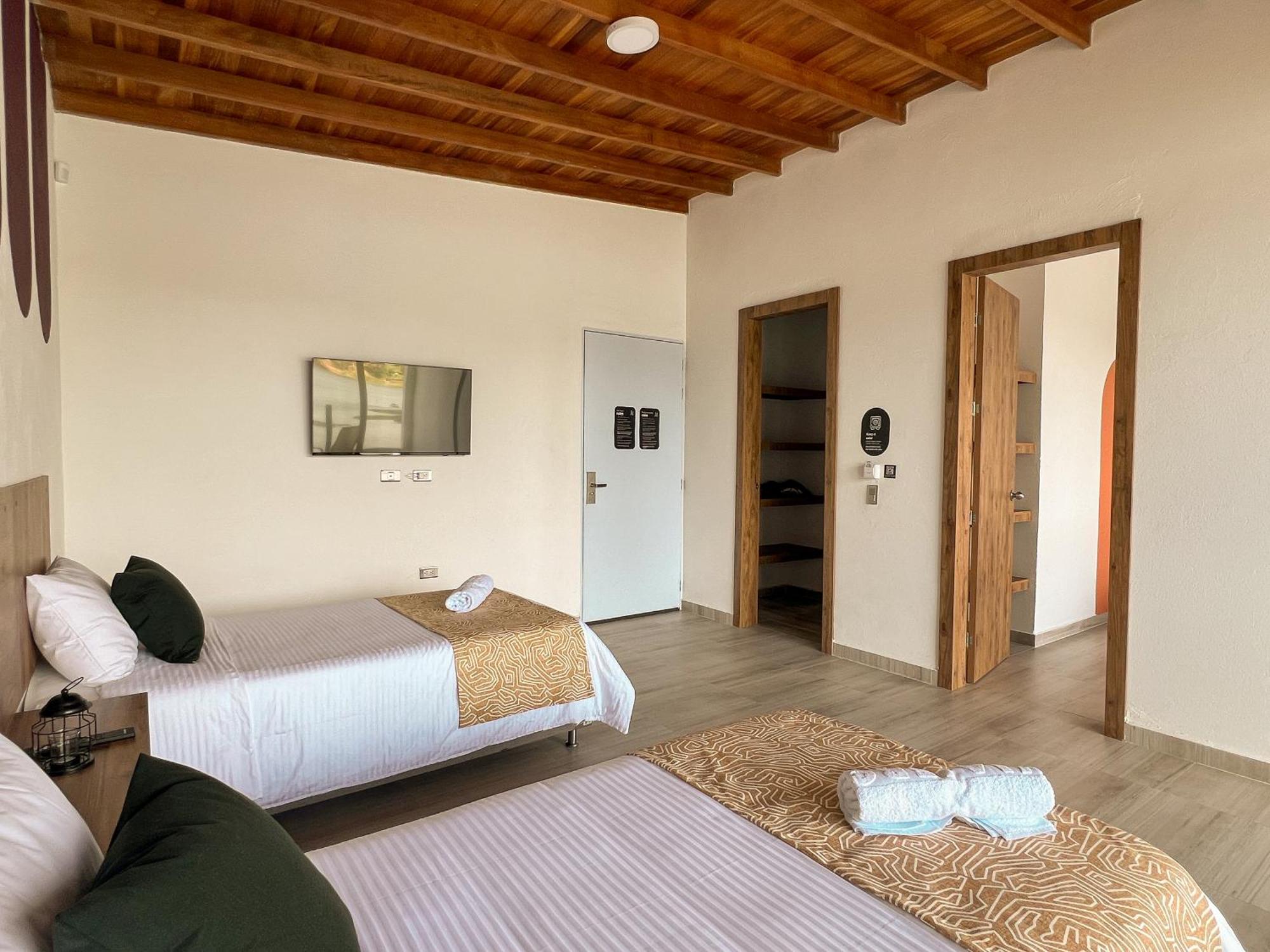 Viajero Guatape Hostel & Lake Club Номер фото