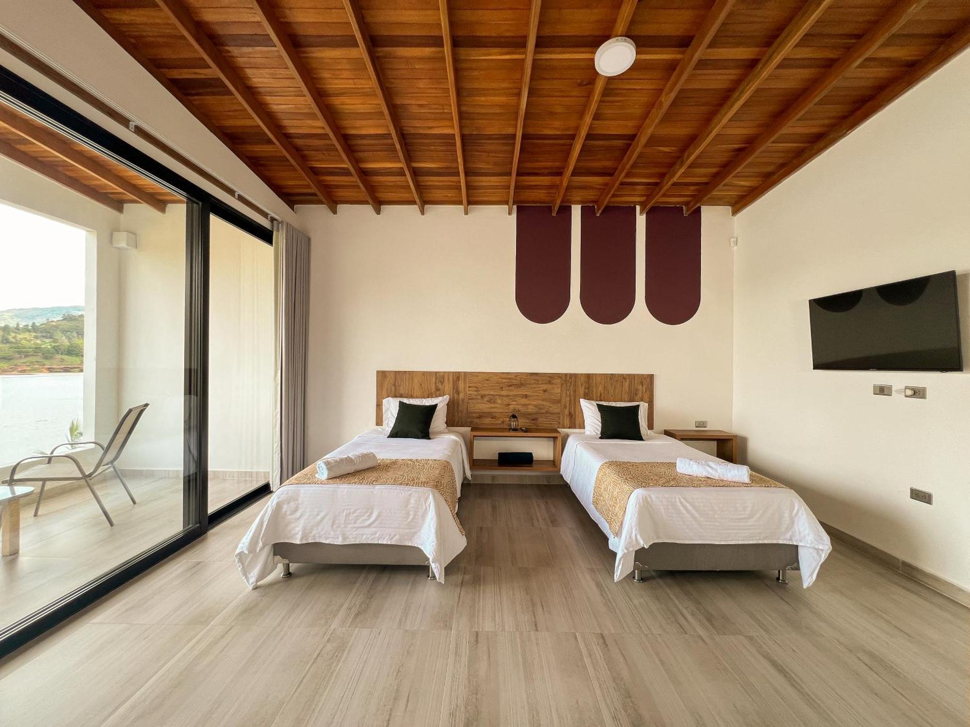 Viajero Guatape Hostel & Lake Club Номер фото
