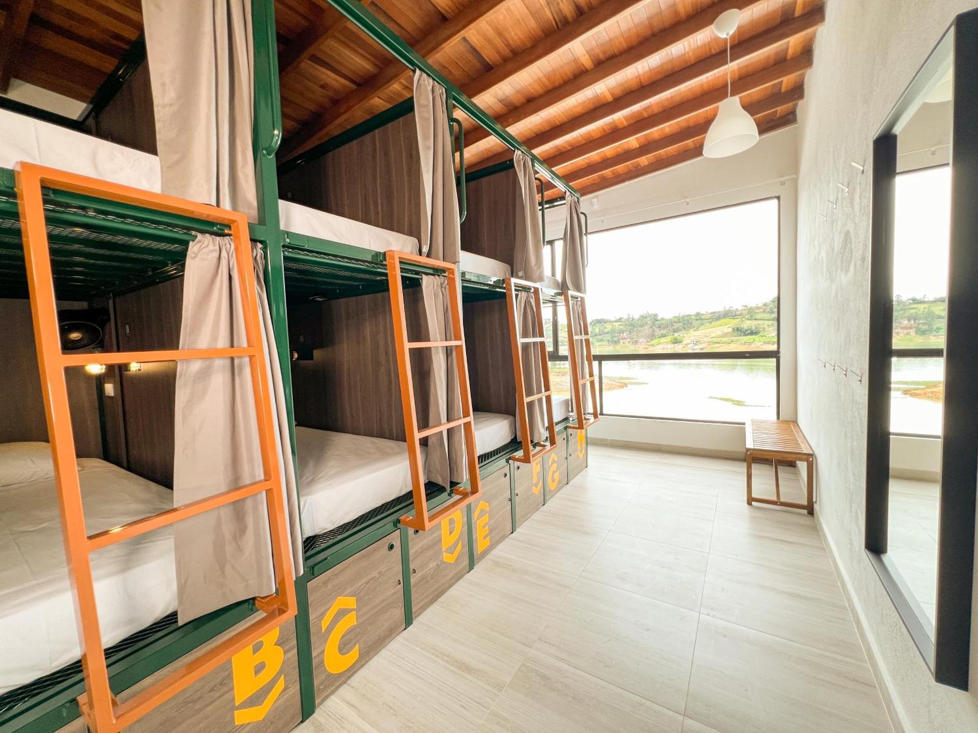 Viajero Guatape Hostel & Lake Club Экстерьер фото
