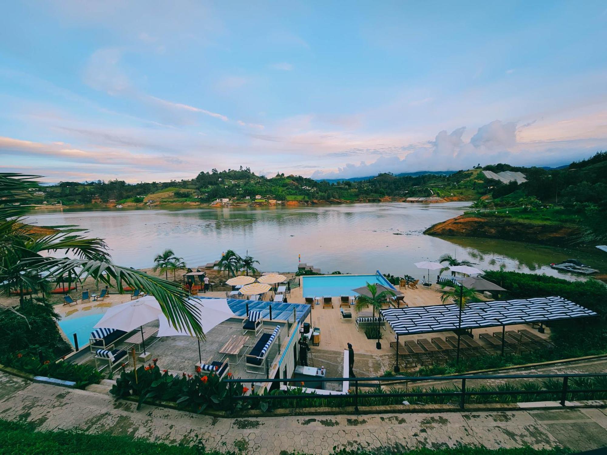 Viajero Guatape Hostel & Lake Club Экстерьер фото