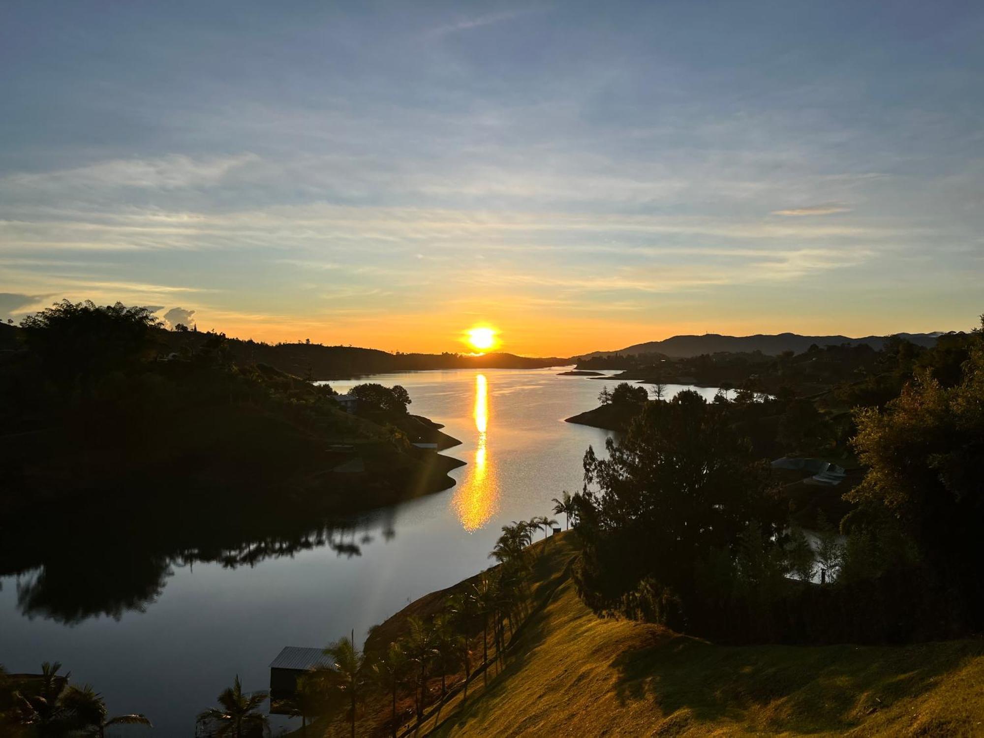 Viajero Guatape Hostel & Lake Club Экстерьер фото