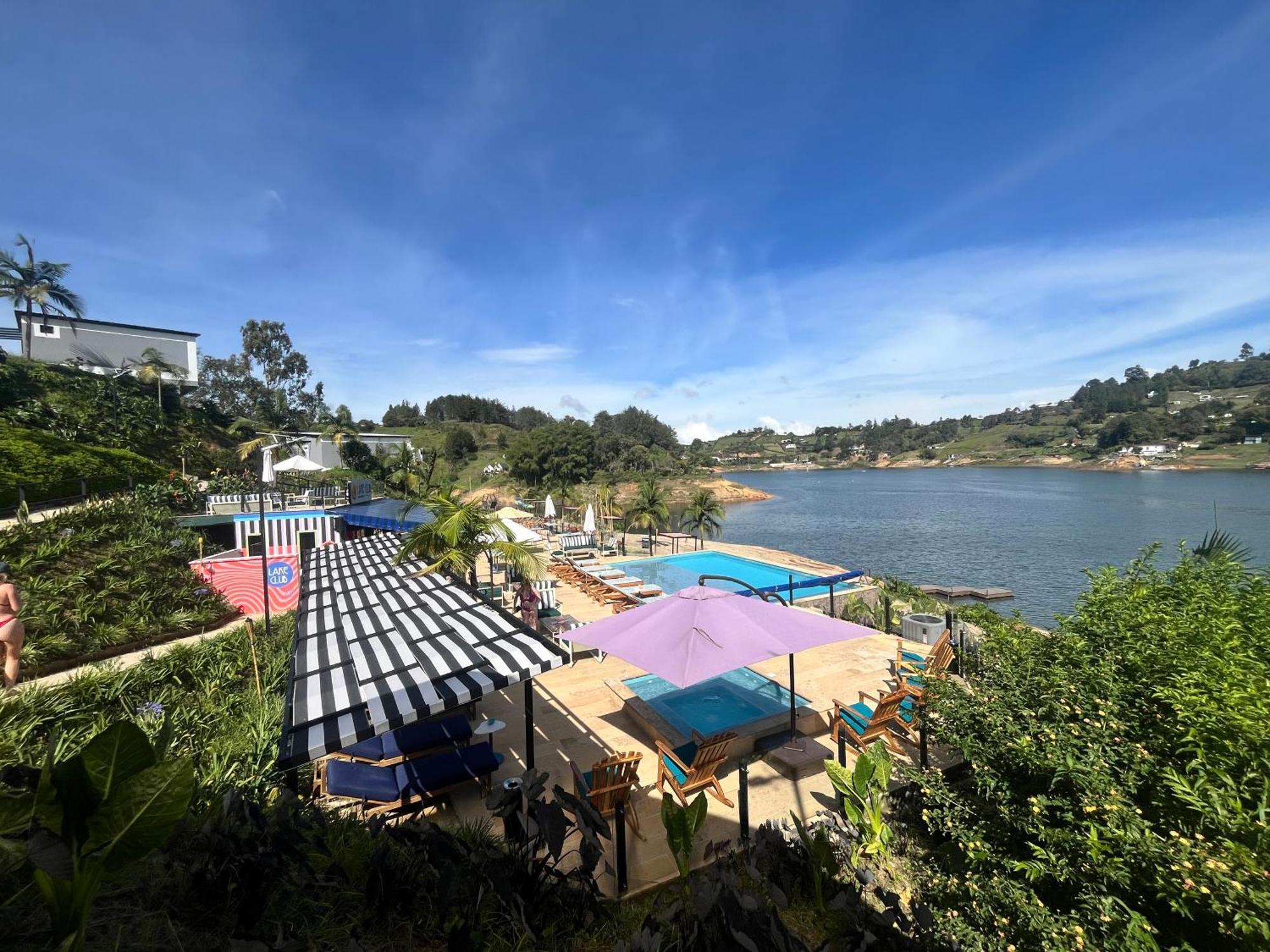 Viajero Guatape Hostel & Lake Club Экстерьер фото