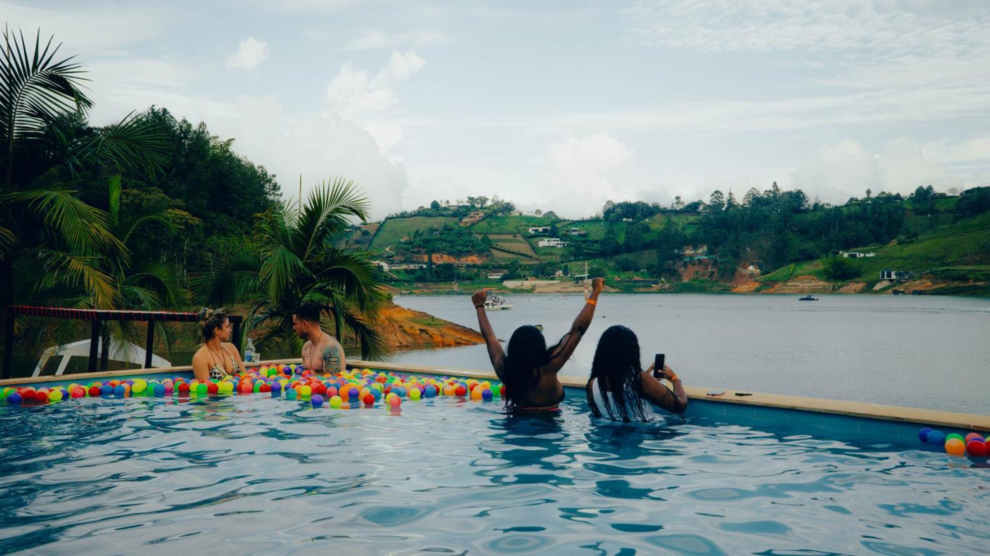 Viajero Guatape Hostel & Lake Club Экстерьер фото