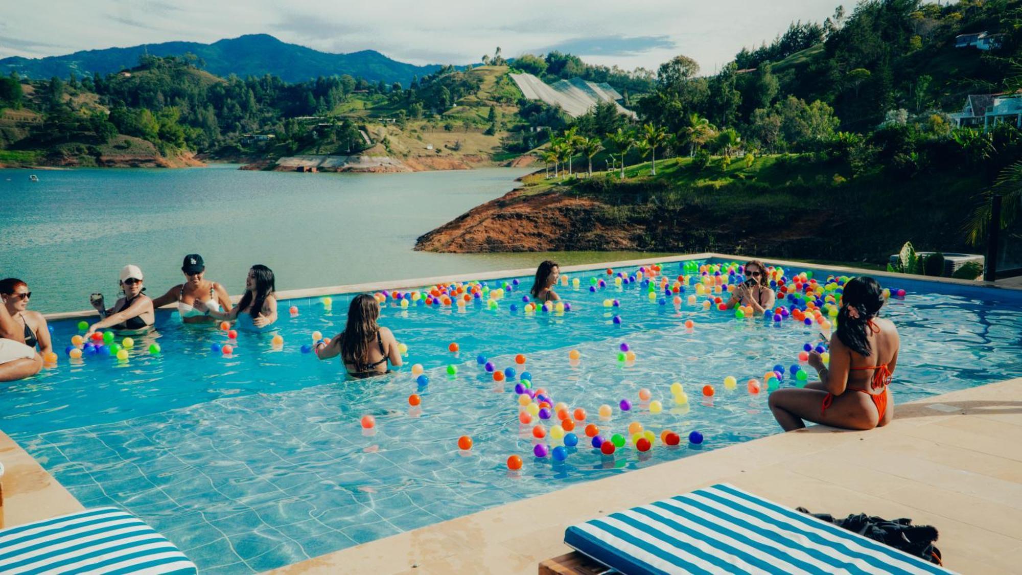 Viajero Guatape Hostel & Lake Club Экстерьер фото