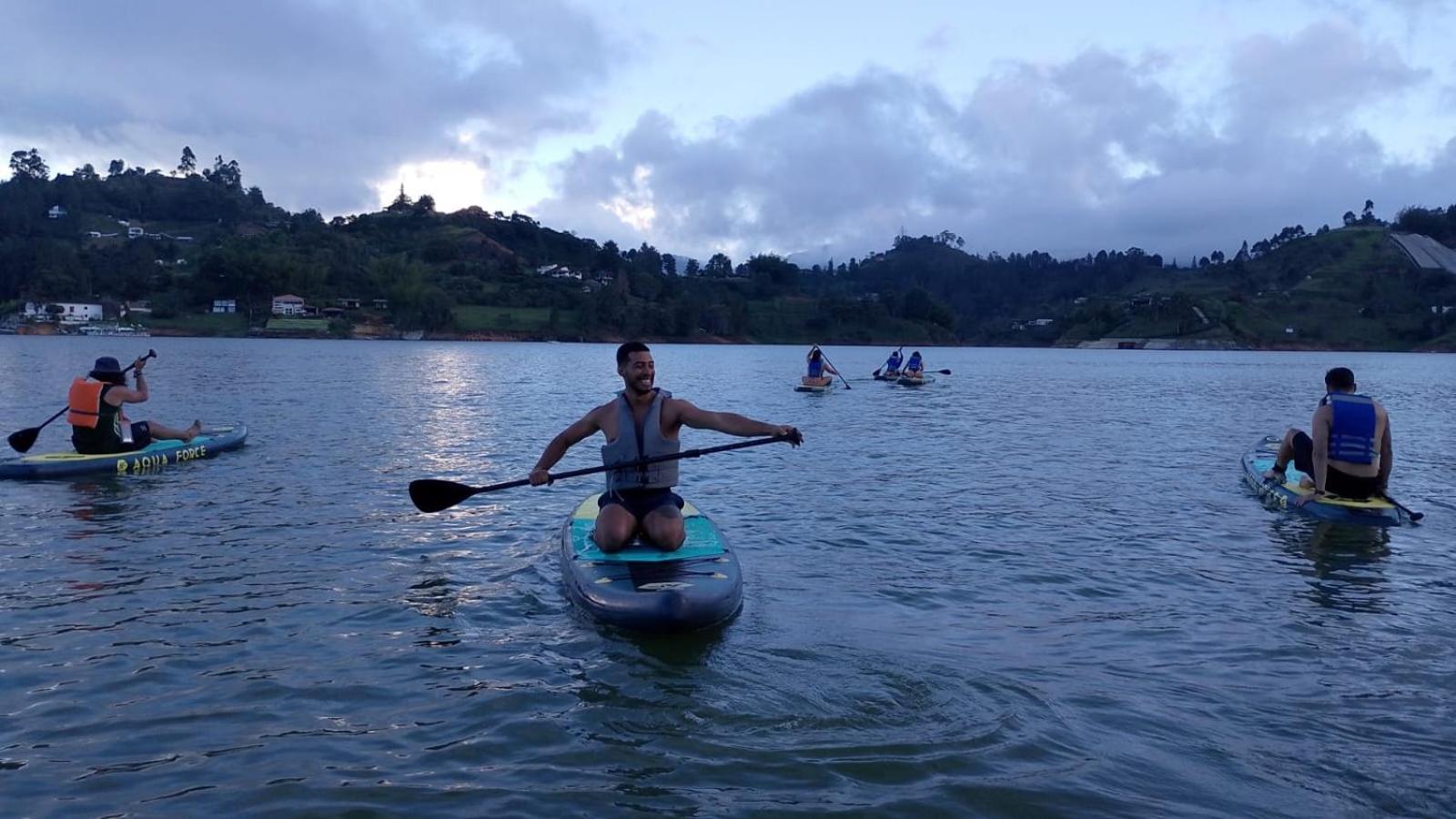 Viajero Guatape Hostel & Lake Club Экстерьер фото
